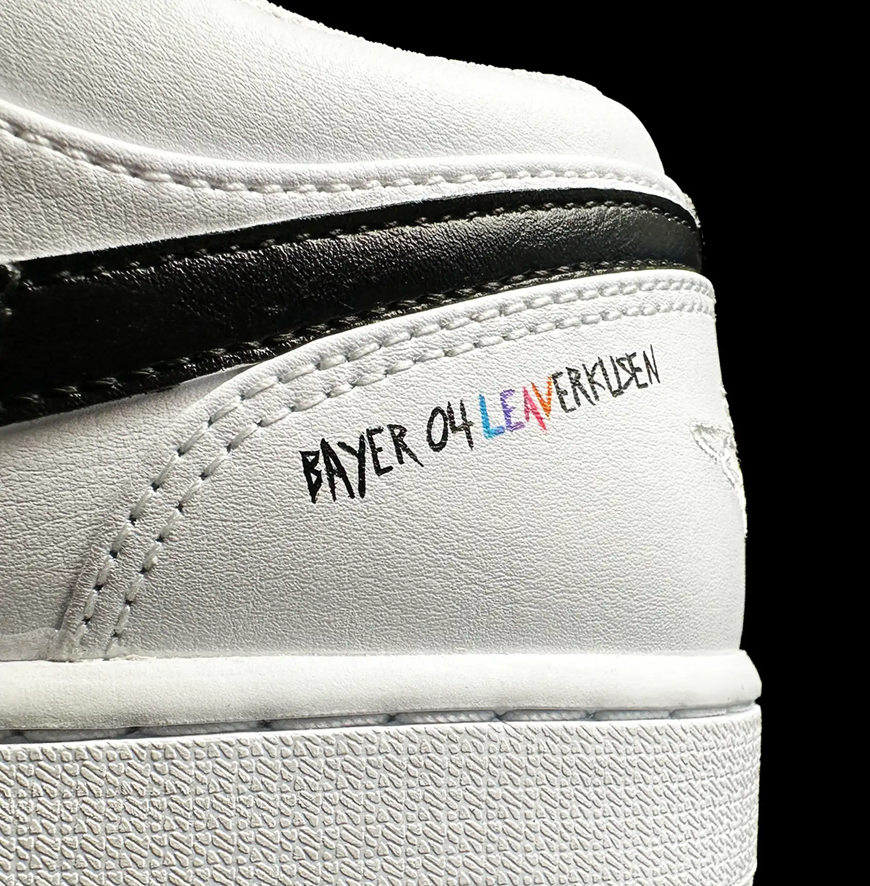 Corporate Sneaker, Customized Sneaker, neakone, Sneaker with Logo, Bayer 04 Leverkusen Sneaker, leav