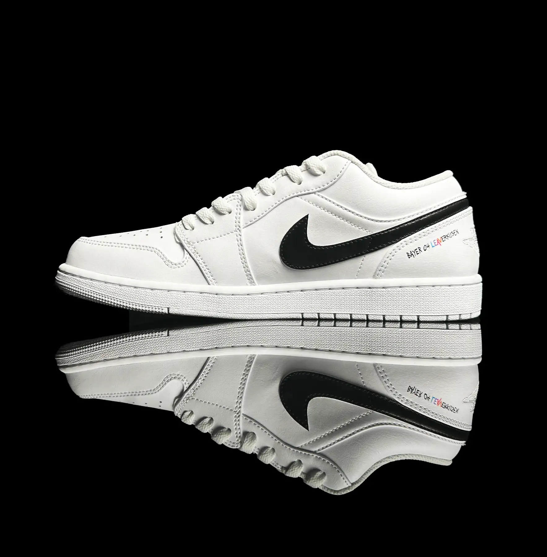 Corporate Sneaker, Customized Sneaker, neakone, Sneaker with Logo, Bayer 04 Leverkusen Sneaker, leav
