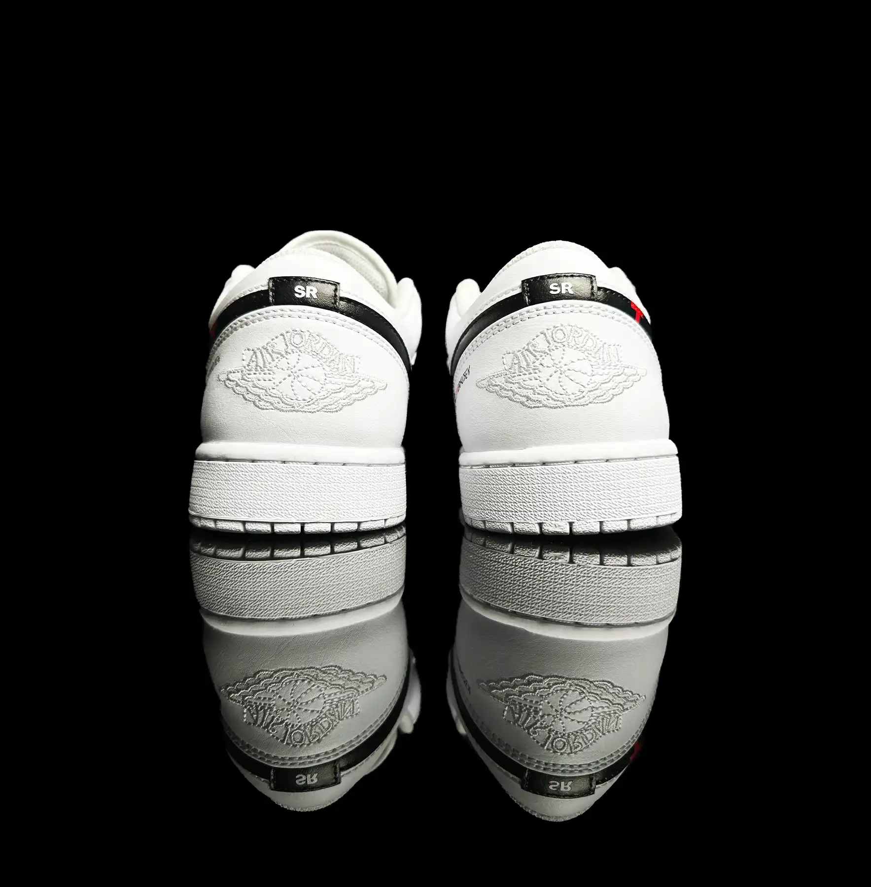 Corporate Sneaker, Customized Sneaker, neakone, Sneaker with Logo, Bayer 04 Leverkusen Sneaker, leav